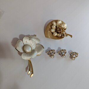 Vintage Brooches lot Faux Pearls One is mark Marvella* Trio Pins* Enamel Pearls